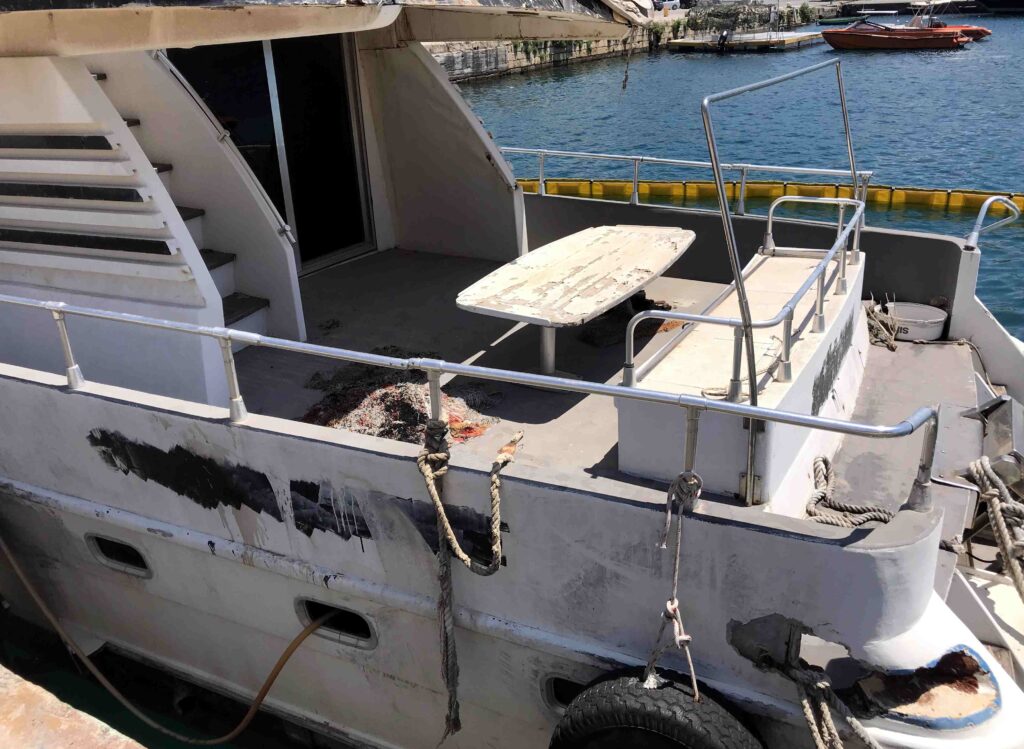 Κίνδυνος να βουλιάξει στο Λιμάνι Καλαμάτας το κατασχεμένο σκάφος “Mustafa”