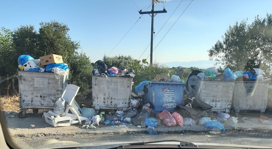 “Βουνά” τα σκουπίδια και στη Χρυσοκελλαριά